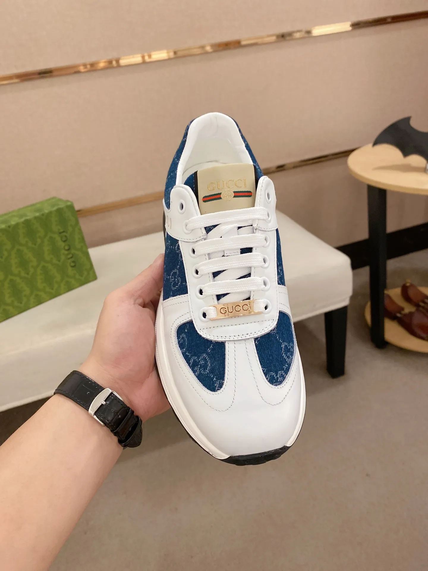 Men's clothing and shoes💰 400💰🇮🇹🇮🇹GUCCI (Gucci) top 🔍🔍 new models are on sale at the same time, the upper 🇮🇹 is imported Italian first-layer cowhide, the lining is fully imported sheepskin 💪💪, completely 1⃣️compared 1⃣️Reproduction🇮🇹💪💪, ⚠Sole: The original sole is specially provided by the original factory, the exclusive movable molded sole is super comfortable, ⚠Original factory follow-up goods, 🔍🔍high quality, you can enter and leave the counter at will, welcome to compare⚠. Code number: 38-44 (45 is custom-made and cannot be returned or exchanged)